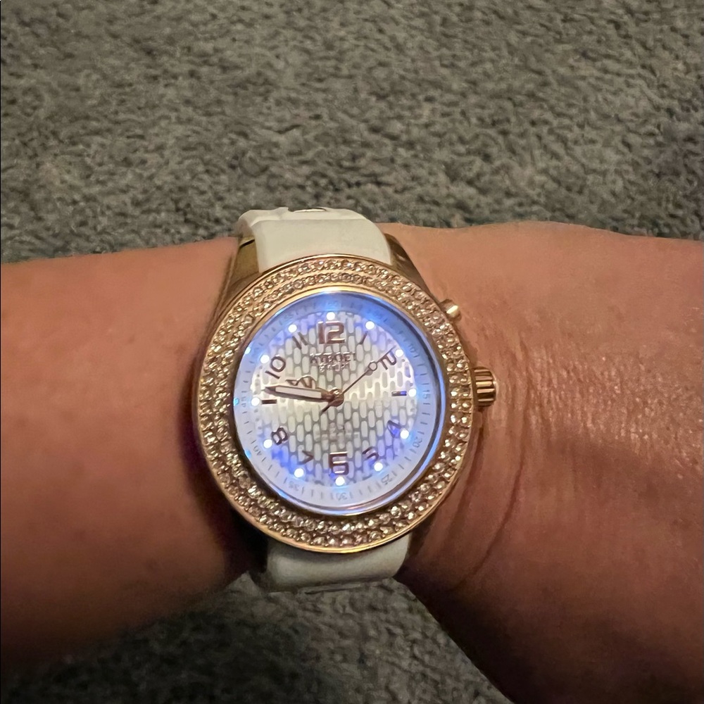 Watch - Picture 5 of 5